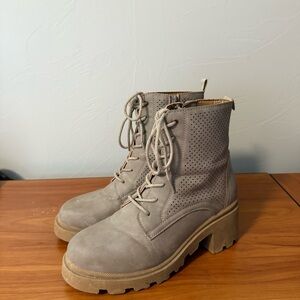 Sugar‎ Fabiana Chunky Gum Sole Combat Boot Heel Tan Cutout Detail Side Zip 7.5